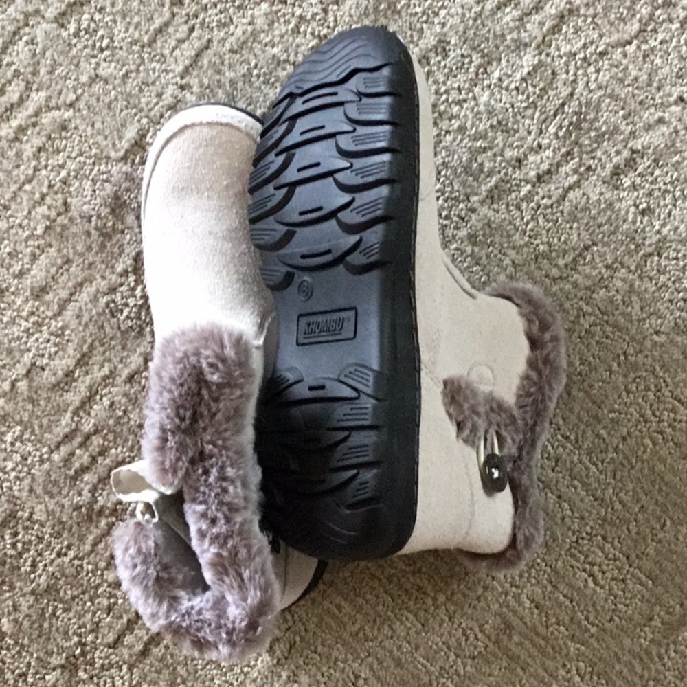 Khombu size 8 faux fur boots